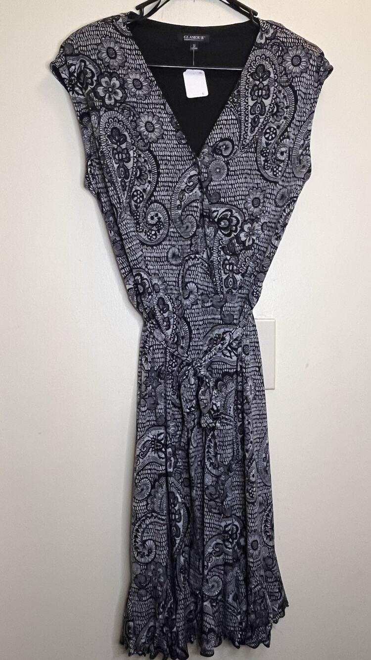 GLAMOUR Dress Sz 12 Black & White Paisley V-Neck Cap Sleeve Tie Waist